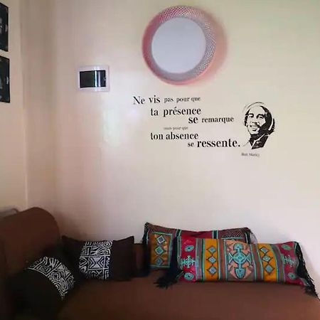 Tout Confort Avec Jardin Entree Bastos Yaounde Luaran gambar